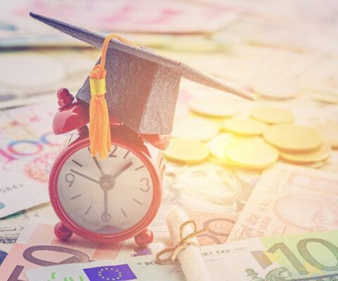 chi phi sinh hoat o UC