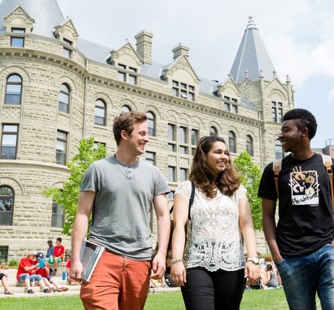 dai hoc winnipeg canada 2