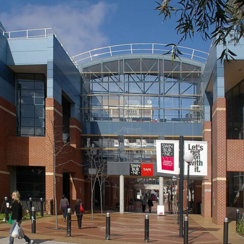 Khám Phá Cơ Hội Học Tập và Nghiên Cứu Tại Swinburne Úc 2