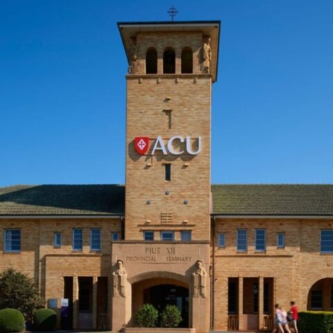 đại học công giáo úc 1