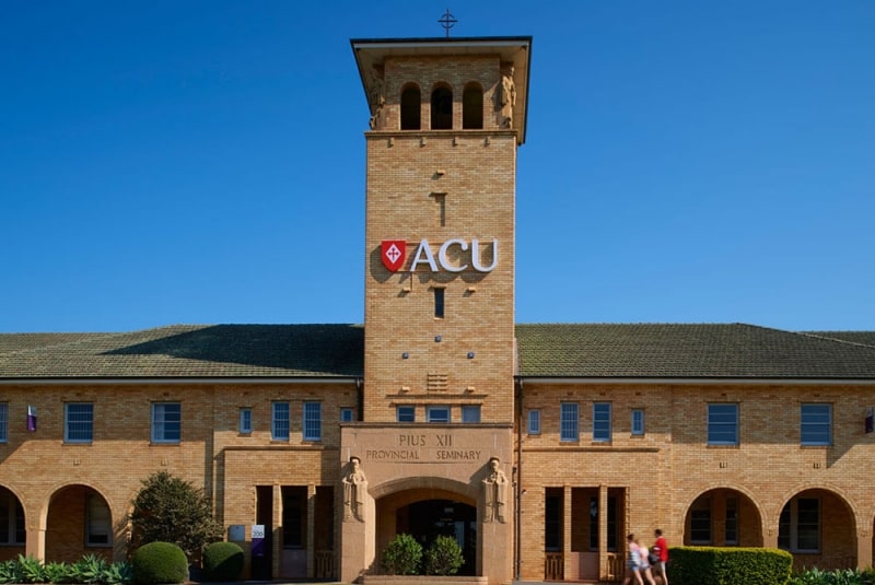 đại học công giáo úc 1