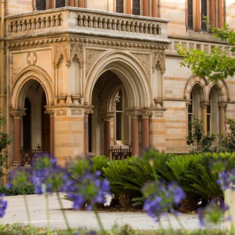 học phí đại học Adelaide Úc 1